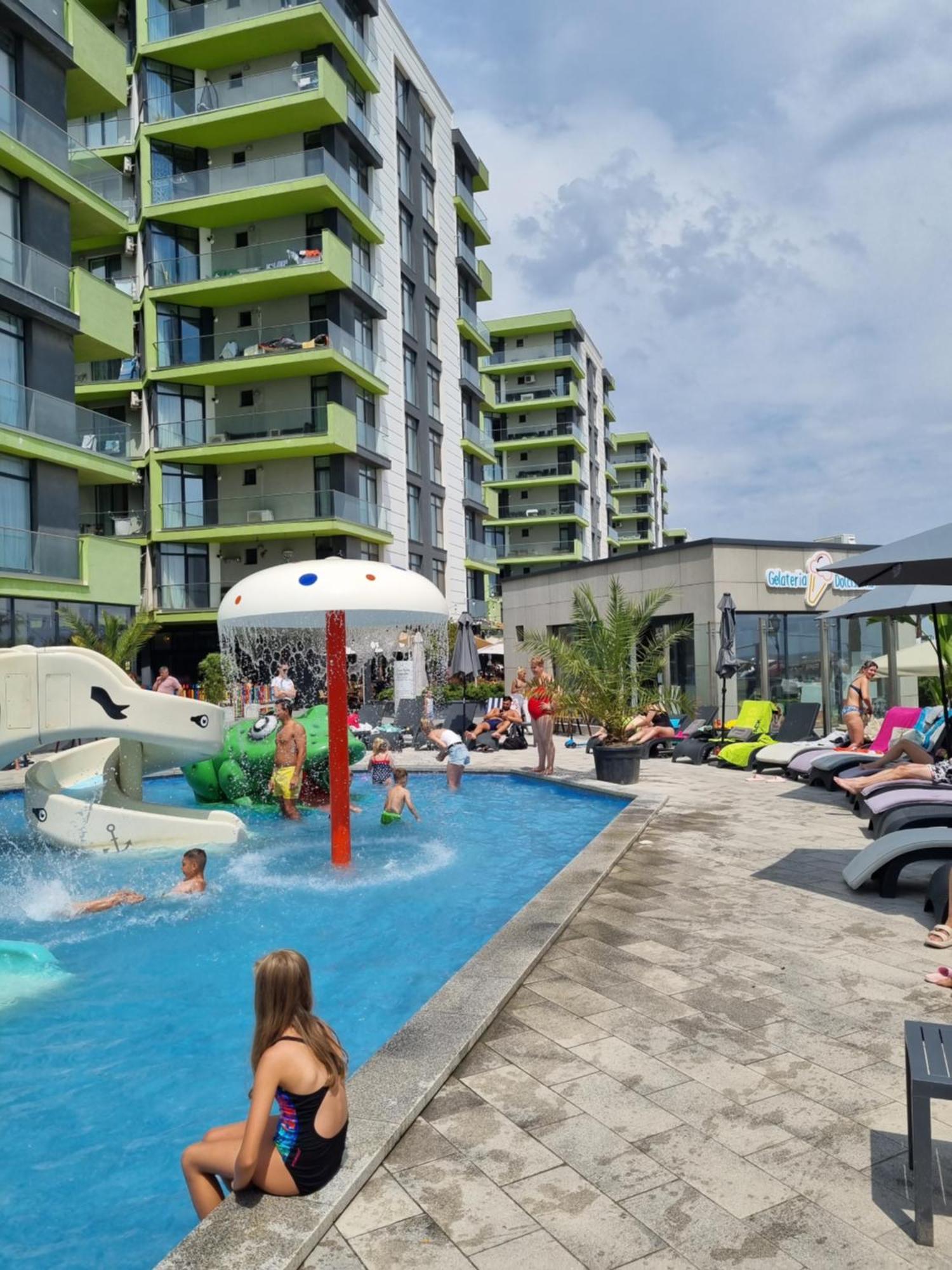 Relax Inn Apartment Năvodari Exteriör bild