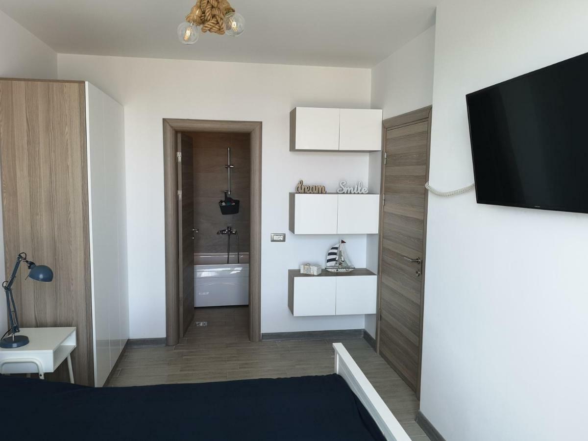 Relax Inn Apartment Năvodari Exteriör bild